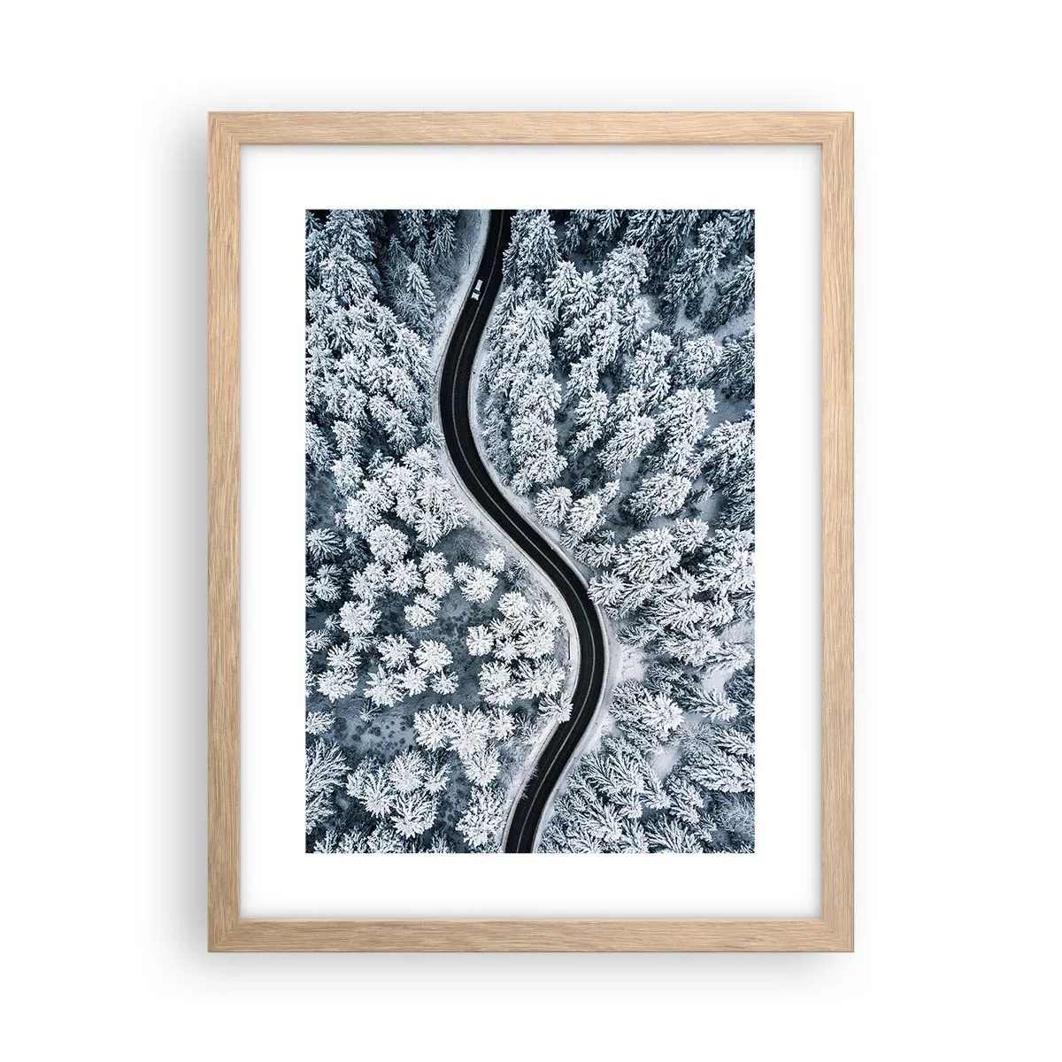 Plakát v rámu světlý dub - Zimním lesem - 30x40 cm