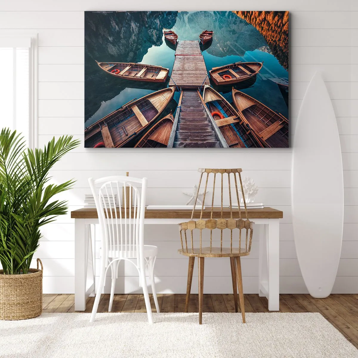 Obraz na plátně - Dřevěné lodě na molu u horského jezera - 70x50cm - Čekám v přístavu - Moderní nástěnná dekorace do obývacího pokoje a ložnice ARTTOR