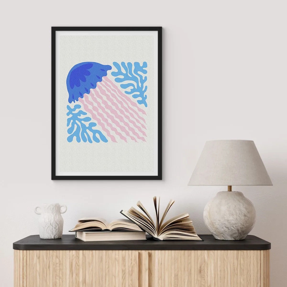 Plakát v černém rámu - Stylizované medúzy obklopené podvodní vegetací - 50x70cm - Jako z jiného světa - Moderní nástěnná dekorace do obývacího pokoje a ložnice ARTTOR