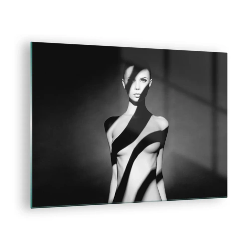 Obraz na skle - Černobílý portrét ženy s výraznými stíny - 70x50cm - V záři i ve stínu - Moderní nástěnná dekorace do obývacího pokoje a ložnice ARTTOR