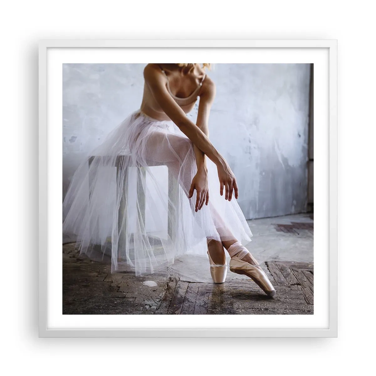 Plakát v bílém rámu - Než se rozsvítí světla rampy - 60x60 cm