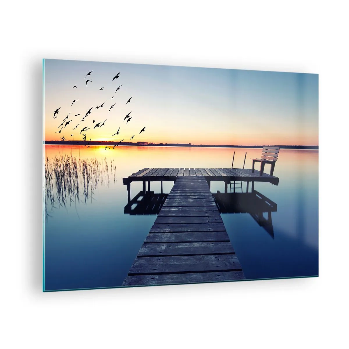 Obraz na skle - Molo na jezeře s výhledem na západ slunce a ptáky za letu - 70x50cm - To byl dobrý den - Moderní nástěnná dekorace do obývacího pokoje a ložnice ARTTOR