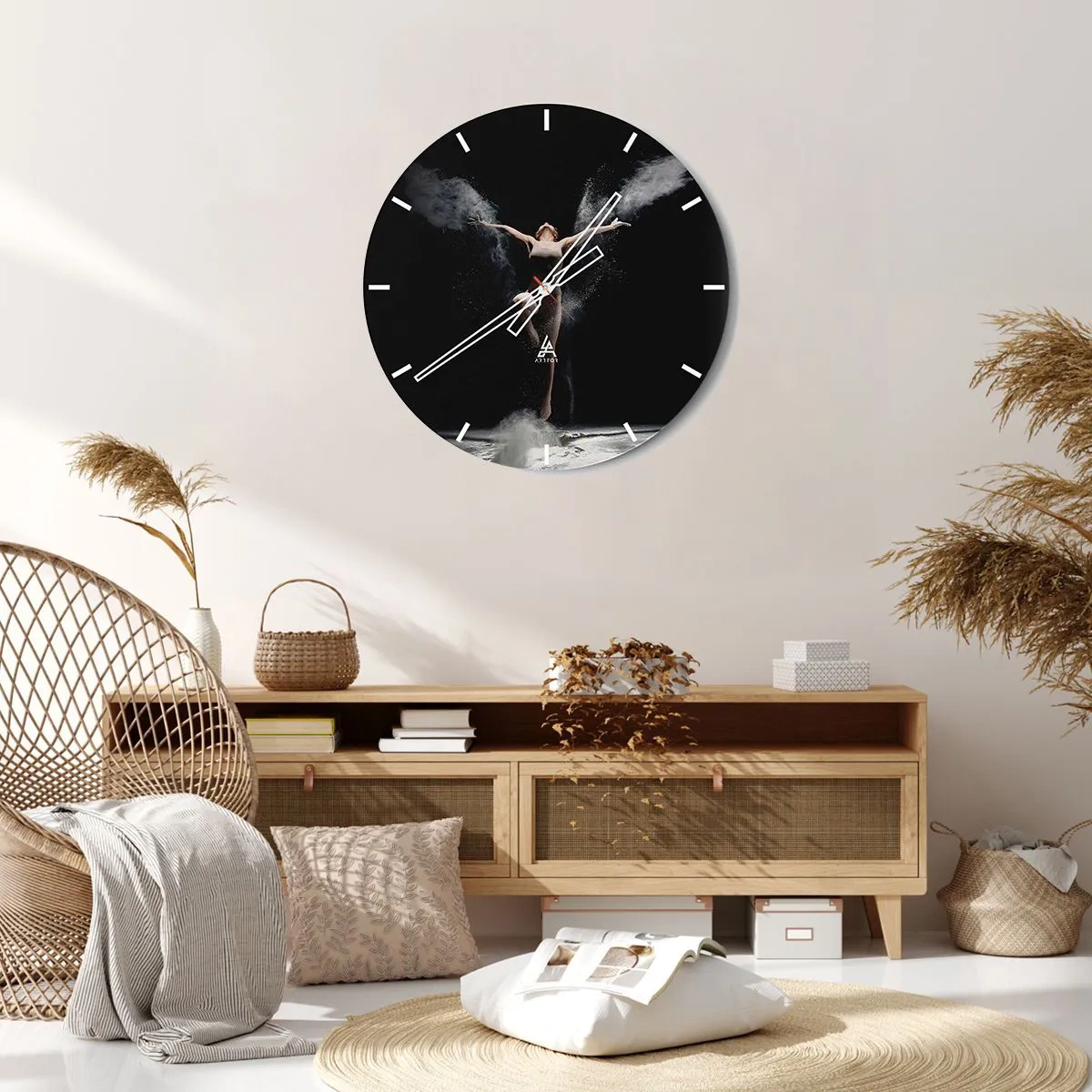 Nástěnné hodiny - Tanečnice v dynamické póze obklopená oblaky prachu. - 30x30cm - Elfové existují - Moderní nástěnná dekorace do obývacího pokoje, kuchyně a ložnice ARTTOR