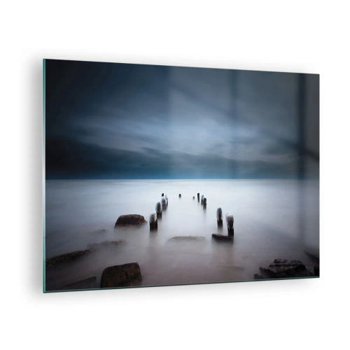 Obraz na skle - Atmosférická přímořská scenérie s dřevěnými pilíři - 70x50cm - Zamyšlené jezero - Moderní nástěnná dekorace do obývacího pokoje a ložnice ARTTOR