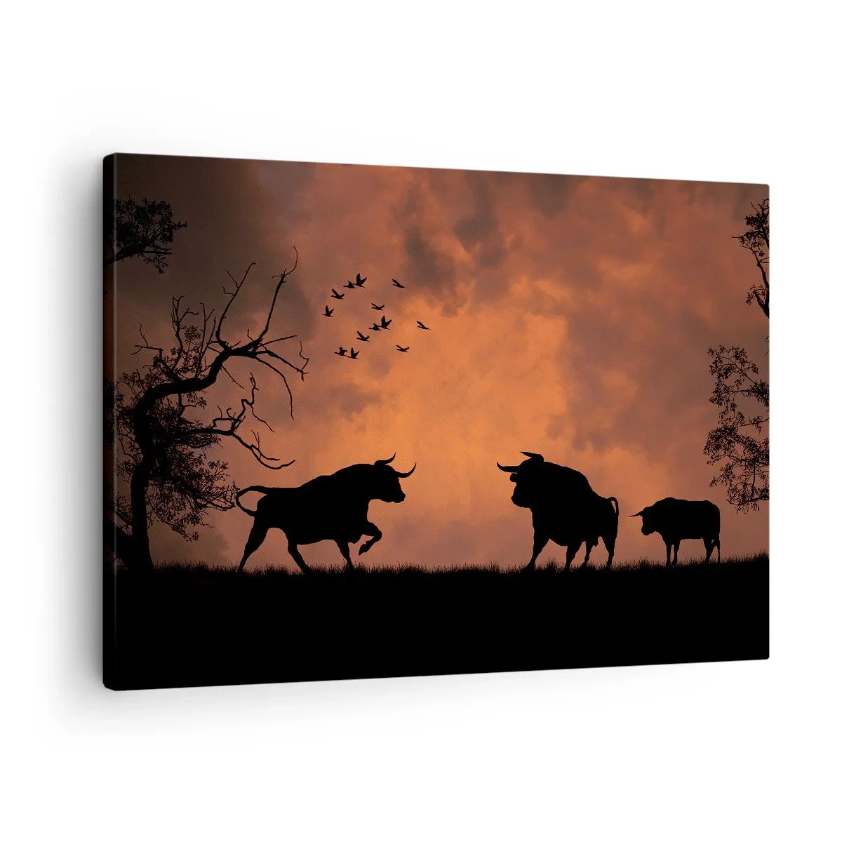 Obraz na plátně - Siluety býků proti oranžové obloze při západu slunce - 70x50cm - Dramatické představení přírody - Moderní nástěnná dekorace do obývacího pokoje a ložnice ARTTOR
