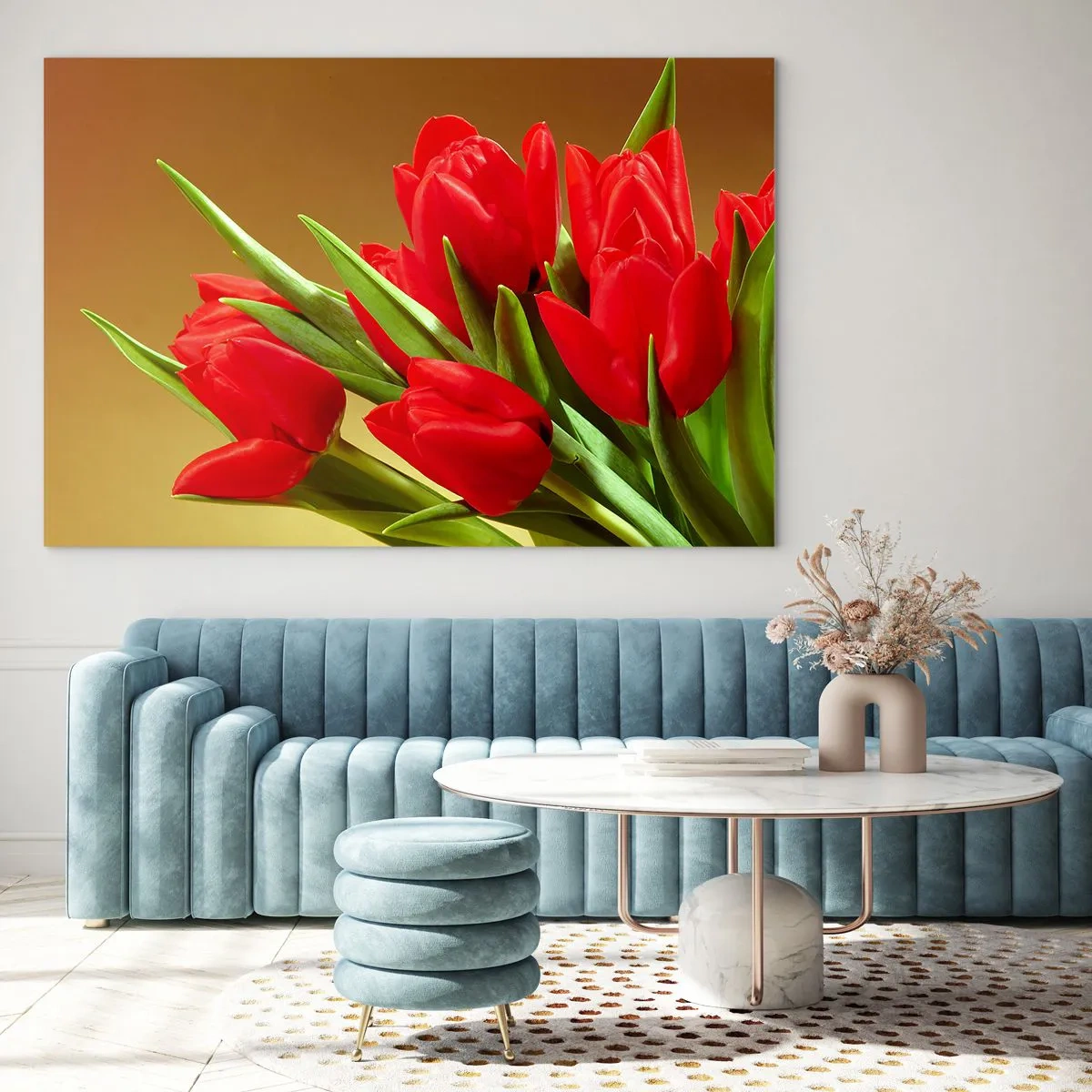 Obraz na skle - Kytice červených tulipánů na zlatém pozadí - 70x50cm - Pupen jarní radosti - Moderní nástěnná dekorace do obývacího pokoje a ložnice ARTTOR