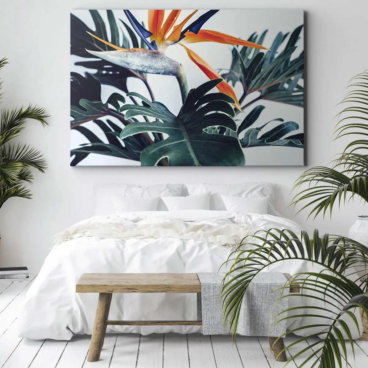 Obraz na plátně - Květina Strelitzia obklopená listy v jasném světle - 70x50cm - Ptákeř - Moderní nástěnná dekorace do obývacího pokoje a ložnice ARTTOR