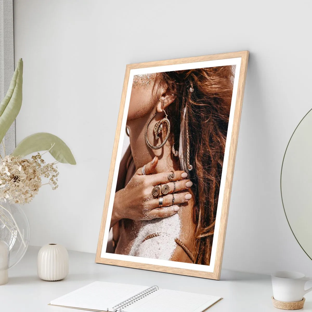 Plakát v rámu světlý dub - Královna divoké pláže - 61x91 cm