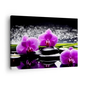 Obraz na plátně - Fialové orchideje na pozadí kamenů a svíček v relaxačním prostředí - 70x50cm - Utonout v tichu a klidu - Moderní nástěnná dekorace do obývacího pokoje a ložnice ARTTOR