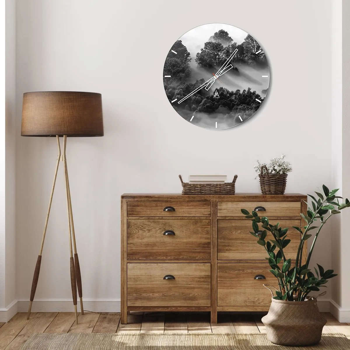 Nástěnné hodiny - Černobílá horská krajina s mlhou v lese - 30x30cm - Probouzení ze spánku - Moderní nástěnná dekorace do obývacího pokoje, kuchyně a ložnice ARTTOR