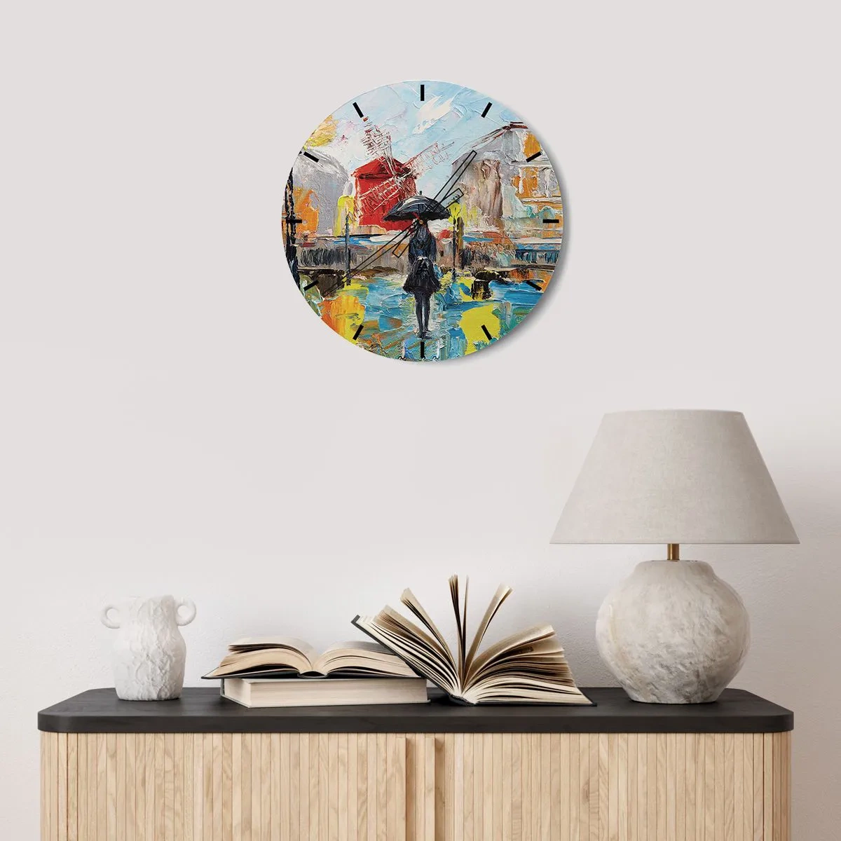 Nástěnné hodiny - Barevná městská scéna se ženou a větrným mlýnem - 30x30cm - Pařížské legendy - Moderní nástěnná dekorace do obývacího pokoje, kuchyně a ložnice ARTTOR