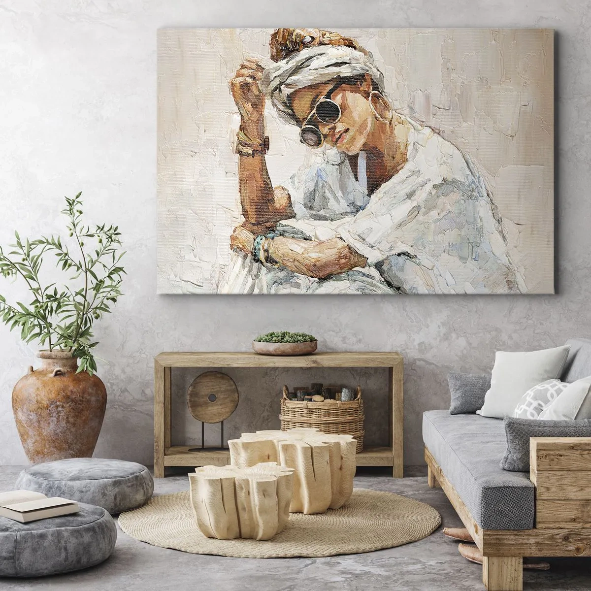 Obraz na plátně - Portrét ženy se slunečními brýlemi u světlé zdi - 70x50cm - Portrét v plném slunci - Moderní nástěnná dekorace do obývacího pokoje a ložnice ARTTOR