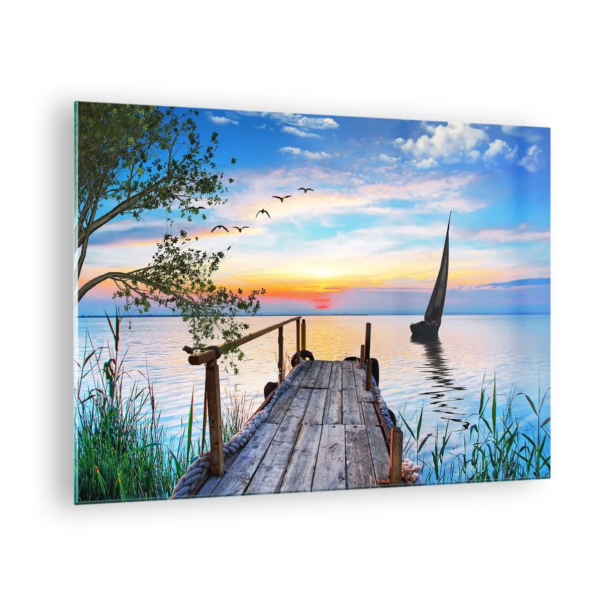 Obraz na skle - Molo u jezera při západu slunce s plachetnicí v pozadí - 70x50cm - Dobrý večer - Moderní nástěnná dekorace do obývacího pokoje a ložnice ARTTOR