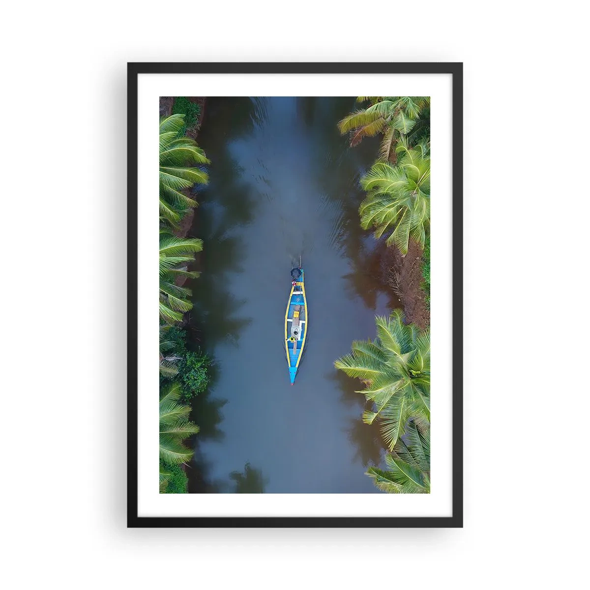 Plakát v černém rámu - Letecký pohled na loď plující na tropické řece - 50x70cm - Na tropické stezce - Moderní nástěnná dekorace do obývacího pokoje a ložnice ARTTOR
