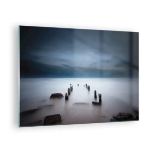Obraz na skle - Atmosférická přímořská scenérie s dřevěnými pilíři - 70x50cm - Zamyšlené jezero - Moderní nástěnná dekorace do obývacího pokoje a ložnice ARTTOR