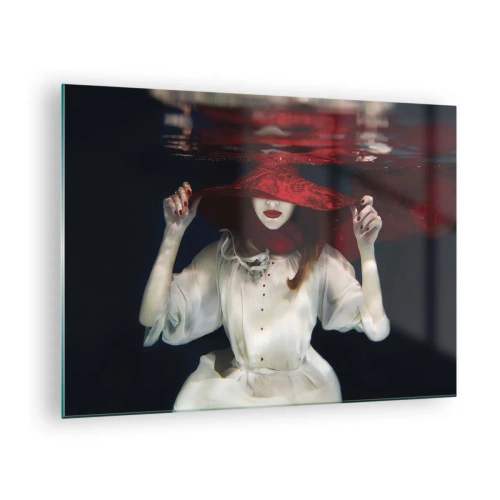 Obraz na skle - Žena v červeném klobouku pod vodou - 70x50cm - Divoženka - Moderní nástěnná dekorace do obývacího pokoje a ložnice ARTTOR