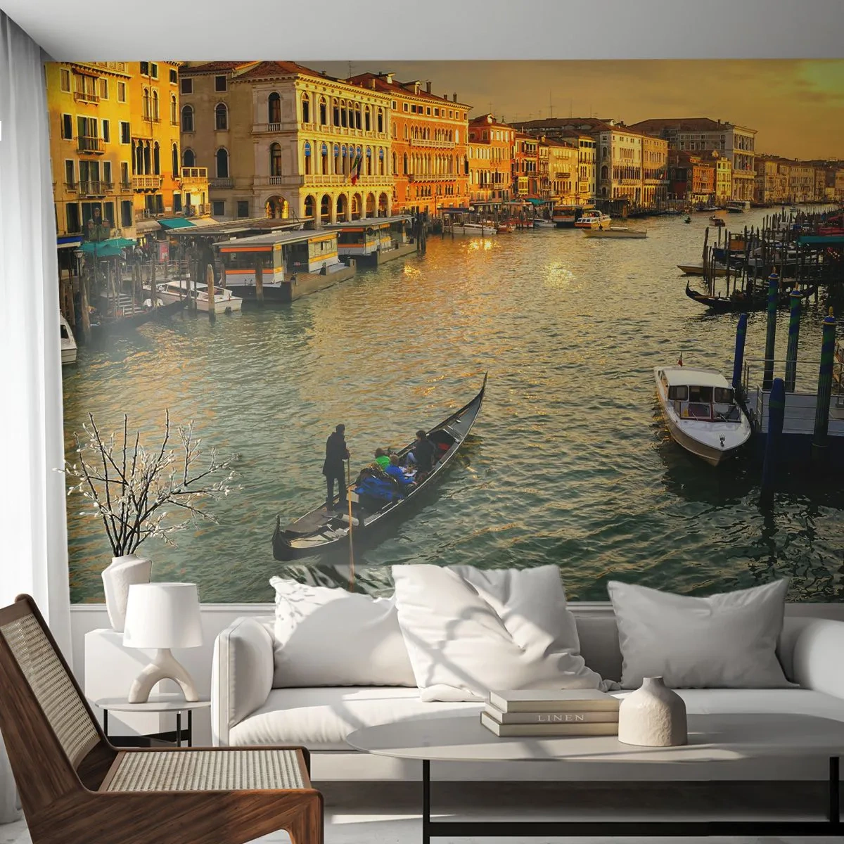 Fototapeta Premium Canvas - Na slunečné straně ulice - Město, Benátky, Itálie - 250x175 cm