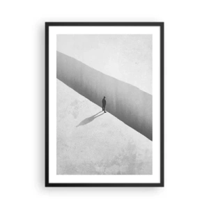 Plakát v černém rámu - Postava stojící nad propastí v monochromatickém prostředí - 50x70cm - Jasný cíl - Moderní nástěnná dekorace do obývacího pokoje a ložnice ARTTOR