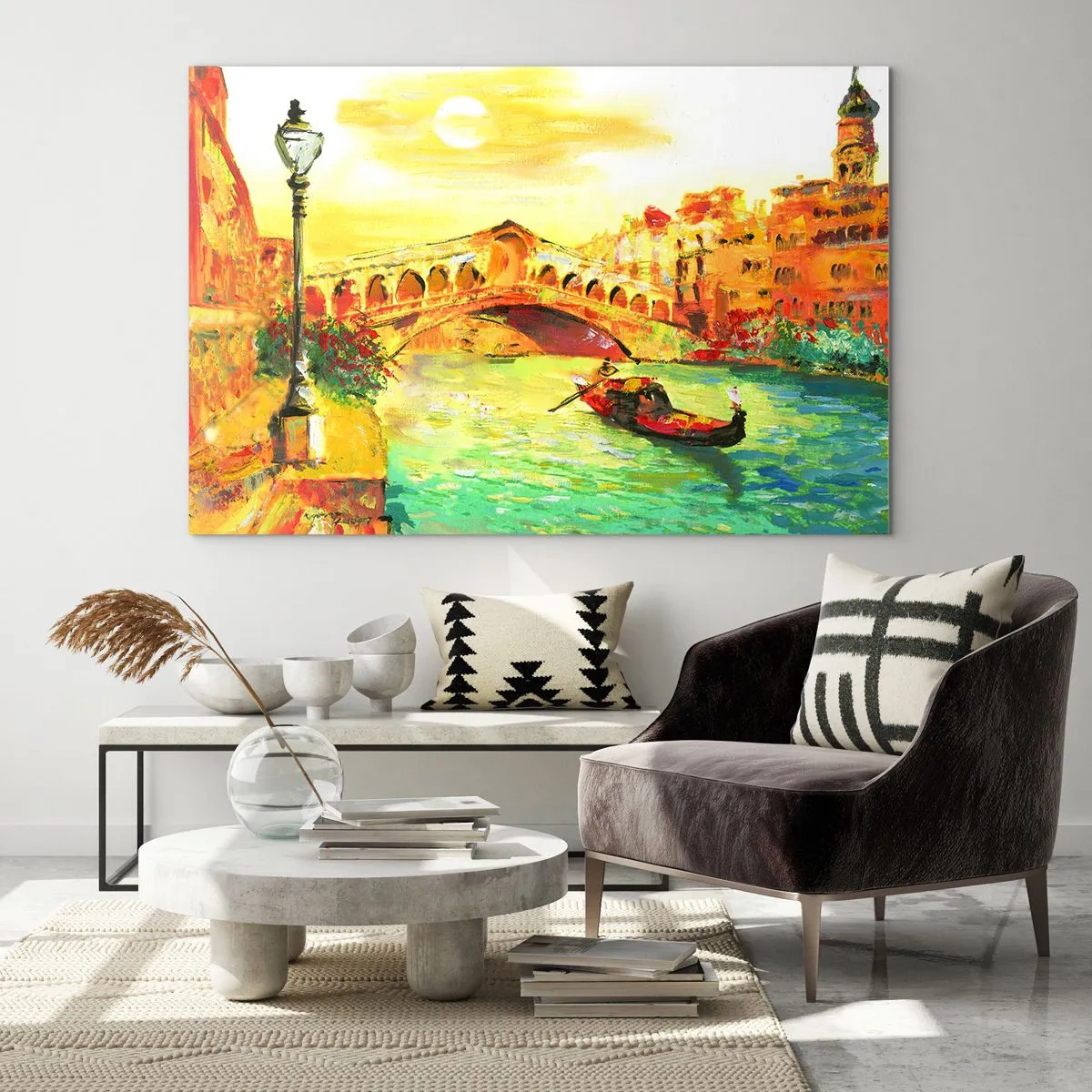 Obraz na skle - Kanál s gondolou a mostem v paprscích zapadajícího slunce - 70x50cm - Pouť zamilovaných - Moderní nástěnná dekorace do obývacího pokoje a ložnice ARTTOR