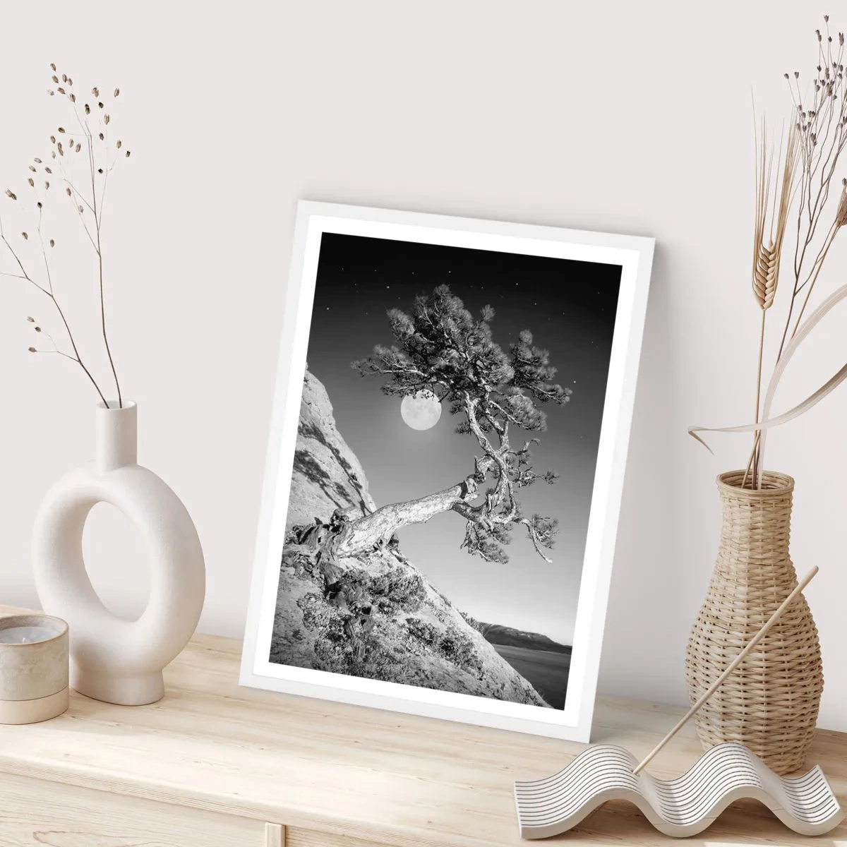 Plakát v bílém rámu - Vítězná válečnice - 70x100 cm