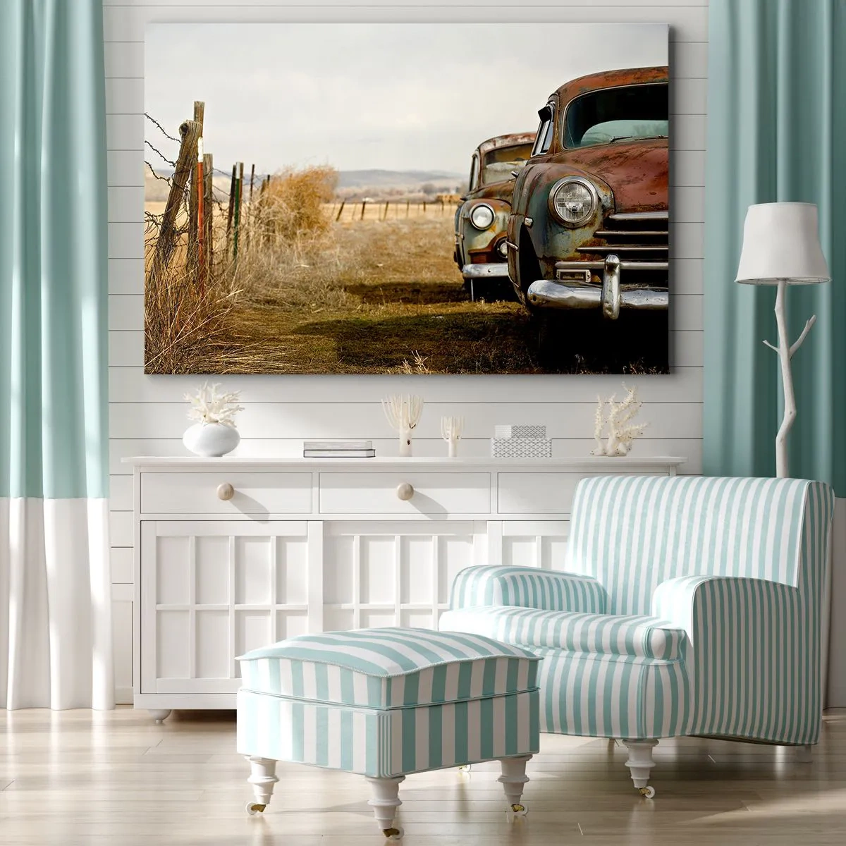 Obraz na plátně - Dvě stará auta na prašné cestě vedle dřevěného plotu - 70x50cm - Zasloužený odpočinek - Moderní nástěnná dekorace do obývacího pokoje a ložnice ARTTOR