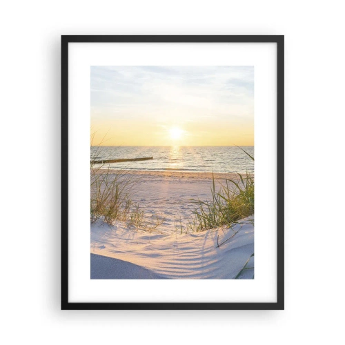 Plakát v černém rámu - Šumění moře, zpěv ptáků, divoká pláž uprostřed trávy… - 40x50 cm