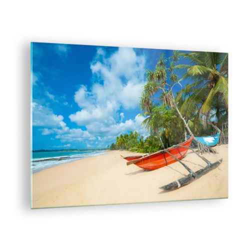 Obraz na skle - Tropická pláž s palmami a tradičními loděmi - 70x50cm - Kouzlo tropů - Moderní nástěnná dekorace do obývacího pokoje a ložnice ARTTOR