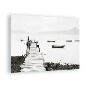 Obraz na skle - Černobílý pohled na dřevěné molo nad jezerem - 70x50cm - U tiché a čisté vody - Moderní nástěnná dekorace do obývacího pokoje a ložnice ARTTOR