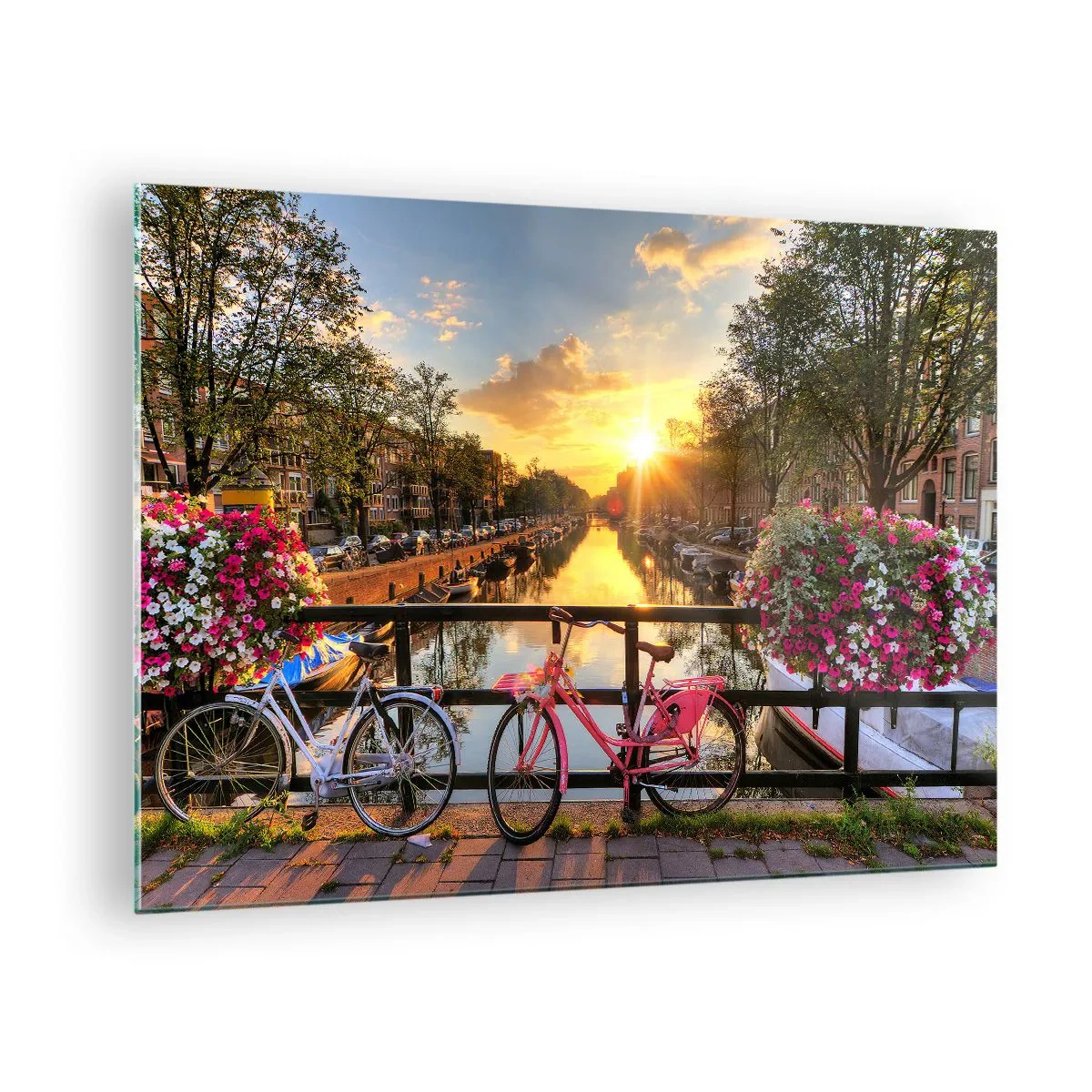 Obraz na skle - Západ slunce nad kanálem s koly v pozadí - 70x50cm - Jarní ráno v Amsterdamu - Moderní nástěnná dekorace do obývacího pokoje a ložnice ARTTOR