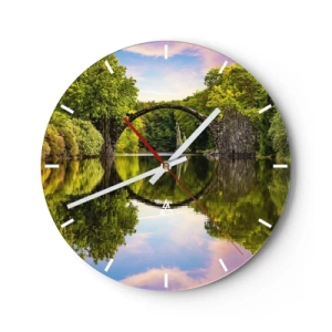 Nástěnné hodiny - Most Rakotzbrücke se odráží ve vodě - 30x30cm - Na rozhraní dvou světů - Moderní nástěnná dekorace do obývacího pokoje, kuchyně a ložnice ARTTOR