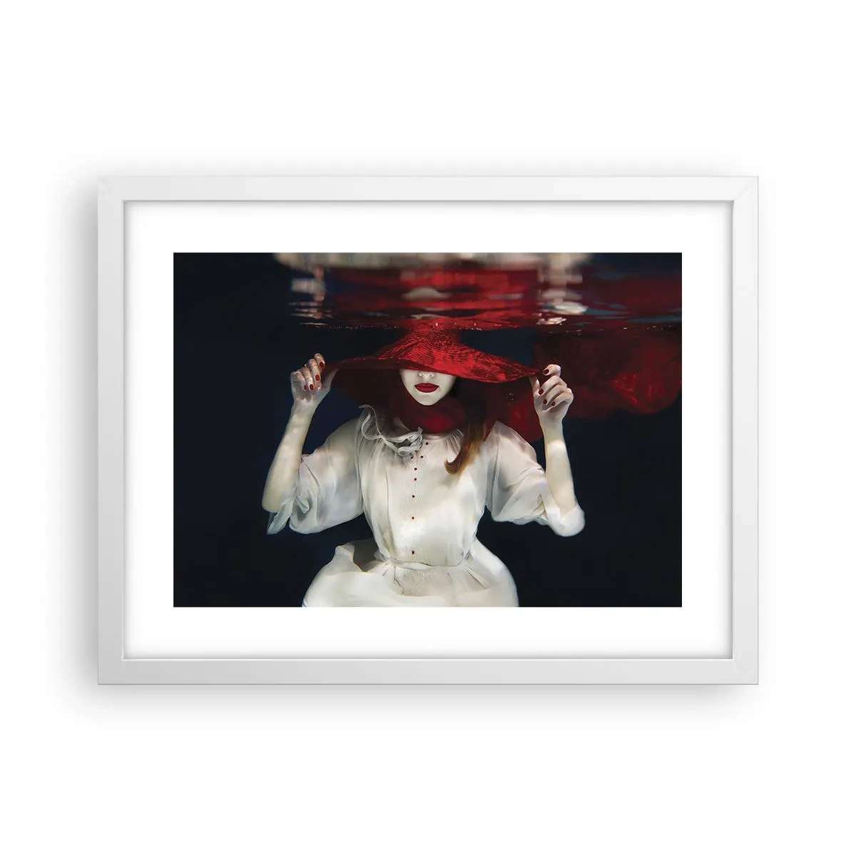 Plakát v bílém rámu - Divoženka - 40x30 cm