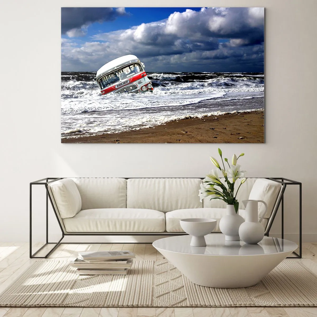 Obraz na skle - Starý autobus ve vodách rozbouřeného moře - 70x50cm - A čemu se divíš? - Moderní nástěnná dekorace do obývacího pokoje a ložnice ARTTOR
