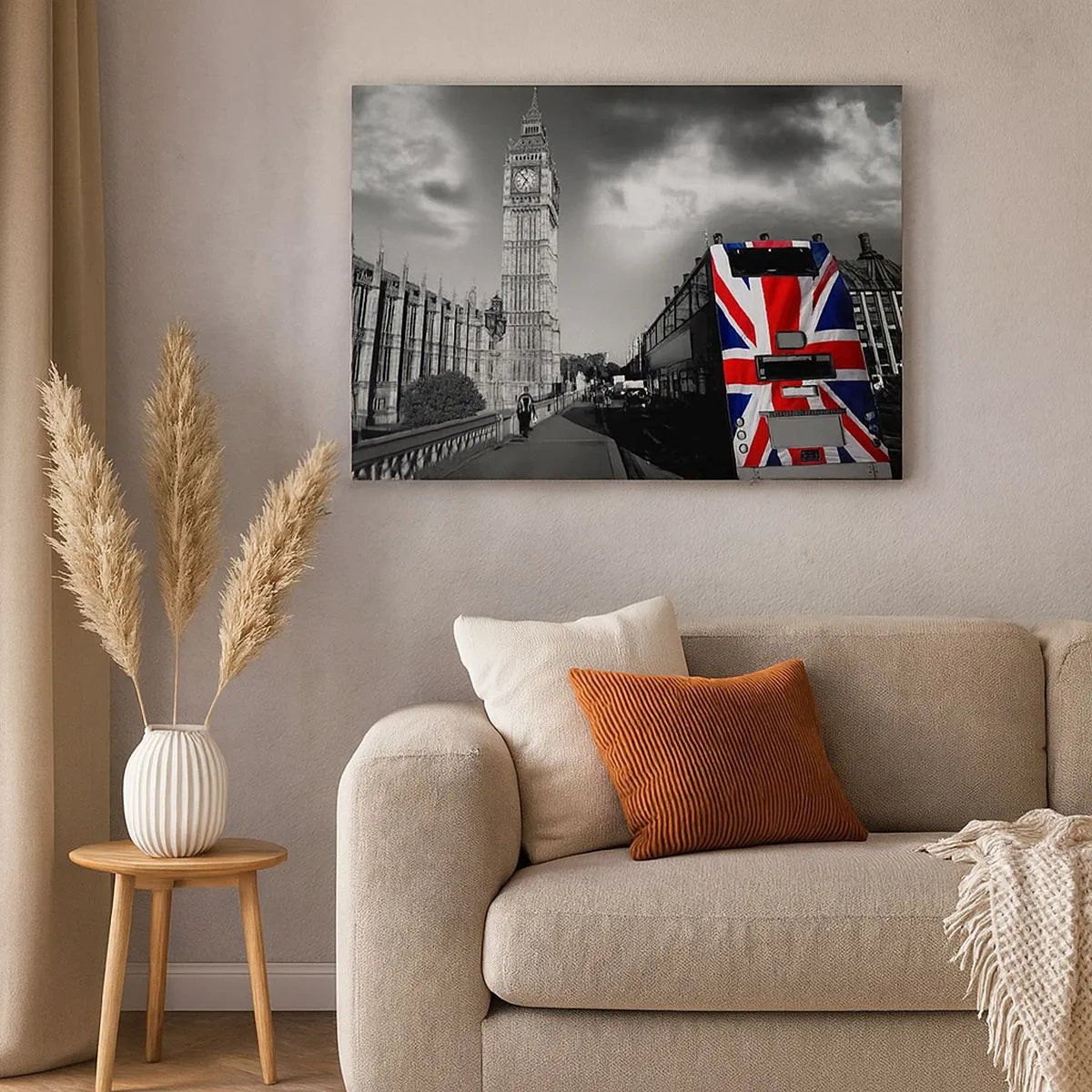 Obraz na plátně - Big Ben a autobus s britskou vlajkou na černobílém pozadí - 70x50cm - Hrdá a velká - Moderní nástěnná dekorace do obývacího pokoje a ložnice ARTTOR