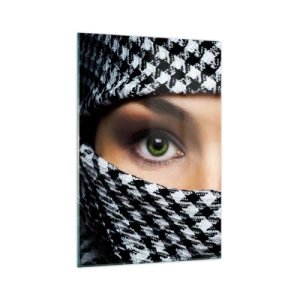 Obraz na skle - Portrét zahalené zelenooké krásky - 70x100 cm