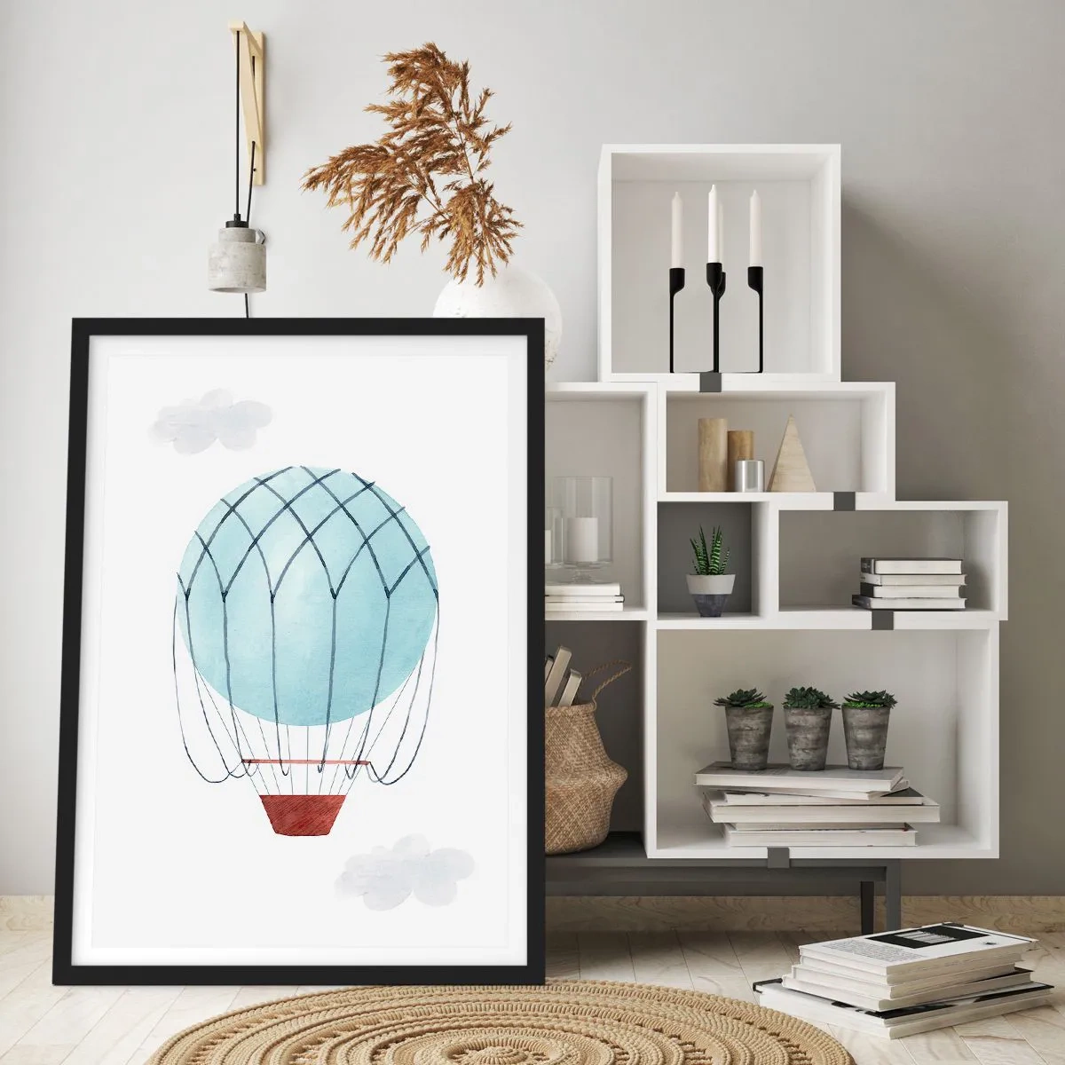 Plakát v černém rámu - Akvarelový horkovzdušný balón plující mezi mraky - 50x70cm - Celý v oblacích - Moderní nástěnná dekorace do obývacího pokoje a ložnice ARTTOR