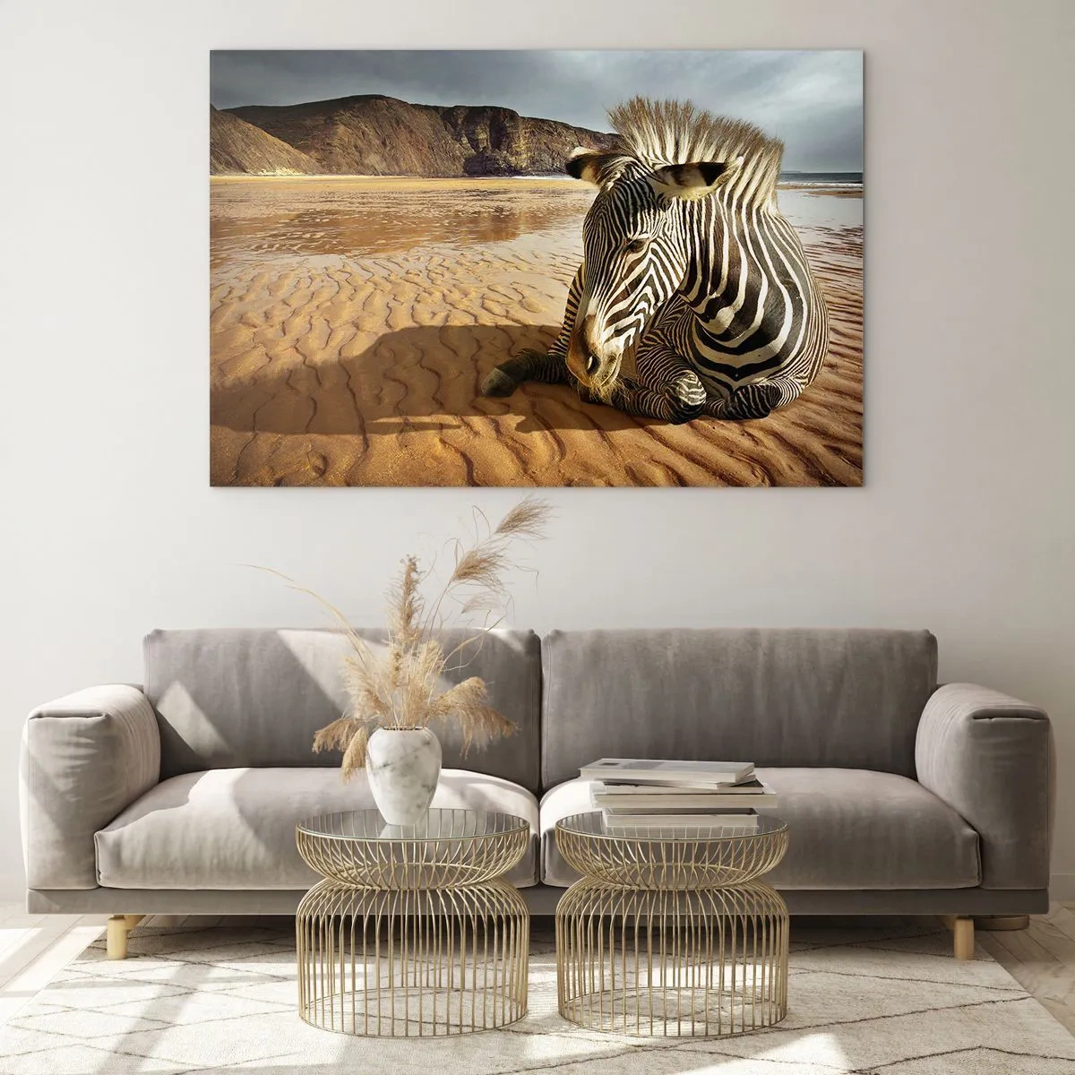 Obraz na skle - Zebra odpočívá na pláži při západu slunce - 70x50cm - Hodíme se k sobě - Moderní nástěnná dekorace do obývacího pokoje a ložnice ARTTOR