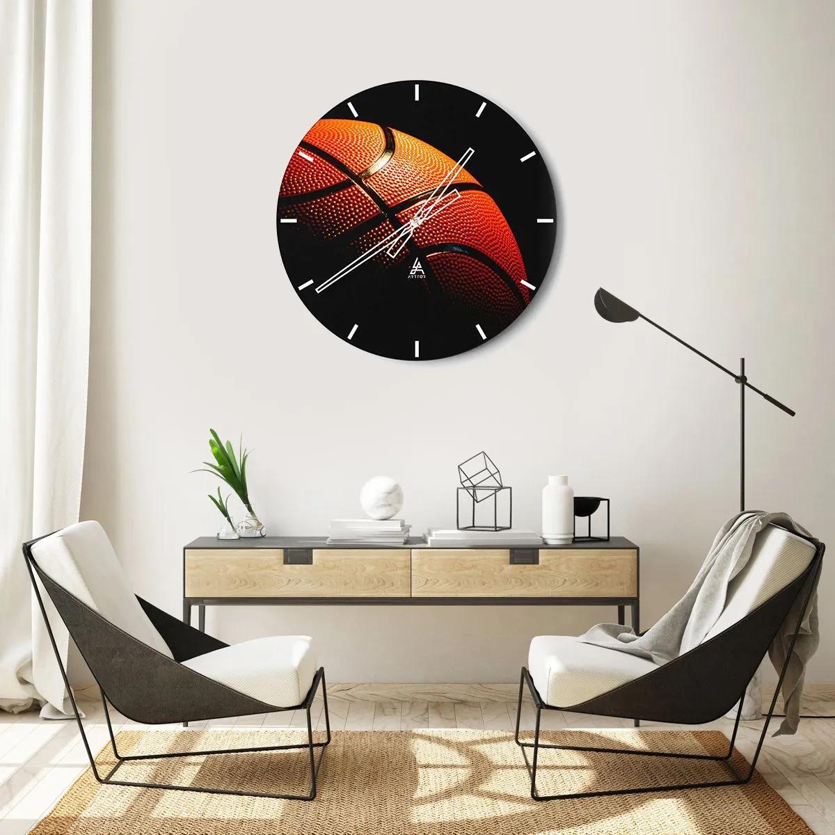 Nástěnné hodiny - Basketbal na tmavém pozadí - 30x30cm - Krásná jako planeta - Moderní nástěnná dekorace do obývacího pokoje, kuchyně a ložnice ARTTOR