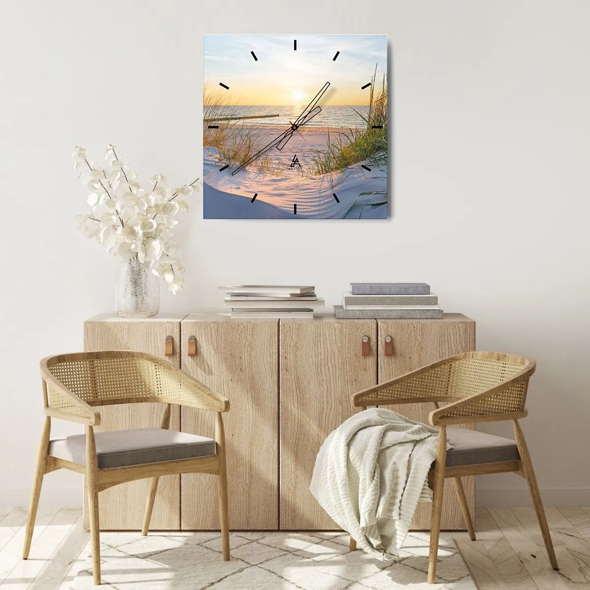Nástěnné hodiny - Šumění moře, zpěv ptáků, divoká pláž uprostřed trávy… - 30x30 cm