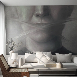 Fototapeta Standard Eco - Portrét ve stupních šedi s rozmazanými rty - 100x70cm - Ani slovo - Moderní nástěnná dekorace do obývacího pokoje a ložnice ARTTOR