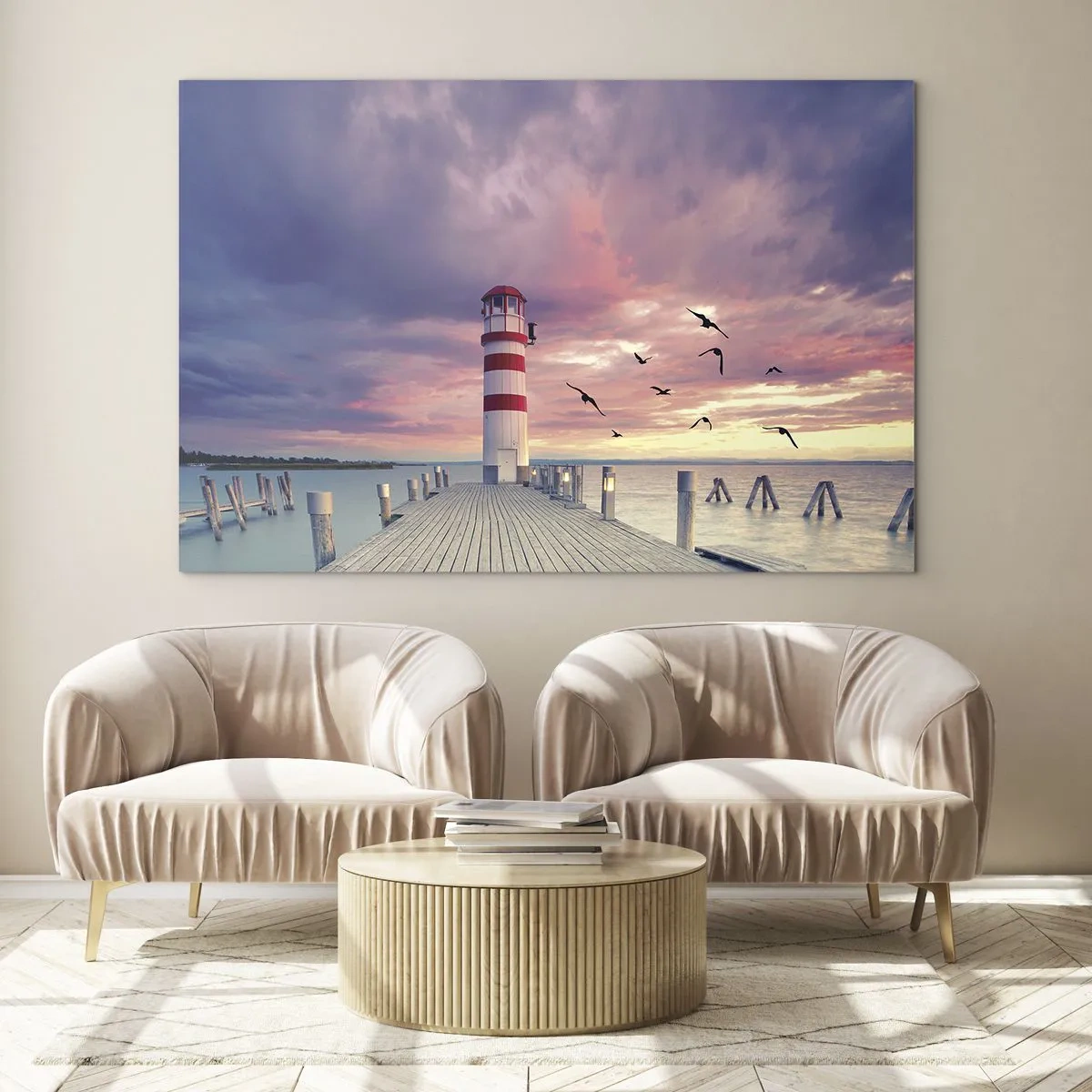 Obraz na skle - Maják na molu při západu slunce s létajícími ptáky - 70x50cm - Čas jít do přístavu - Moderní nástěnná dekorace do obývacího pokoje a ložnice ARTTOR