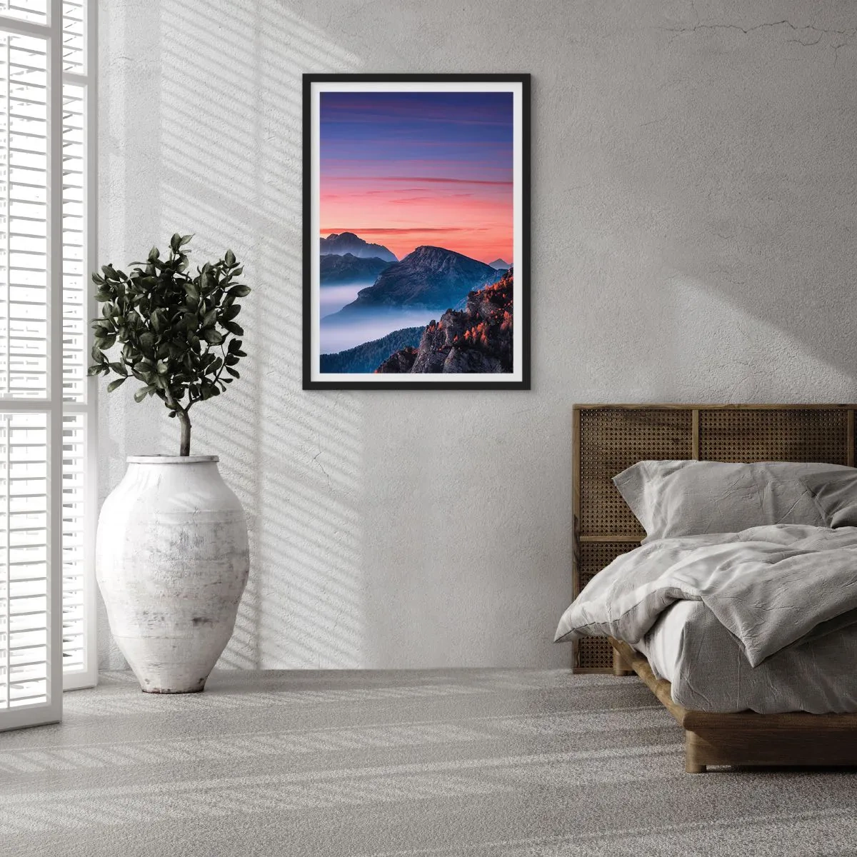 Plakát v černém rámu - Malebná horská krajina při západu slunce - 50x70cm - Nad údolími - Moderní nástěnná dekorace do obývacího pokoje a ložnice ARTTOR