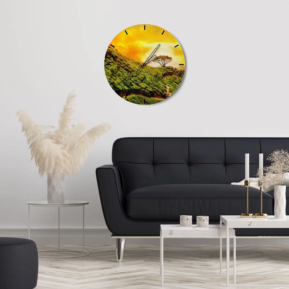 Nástěnné hodiny - Zelené kopce v paprscích zapadajícího slunce - 30x30cm - Klikatou stezkou, zeleným úbočím - Moderní nástěnná dekorace do obývacího pokoje, kuchyně a ložnice ARTTOR