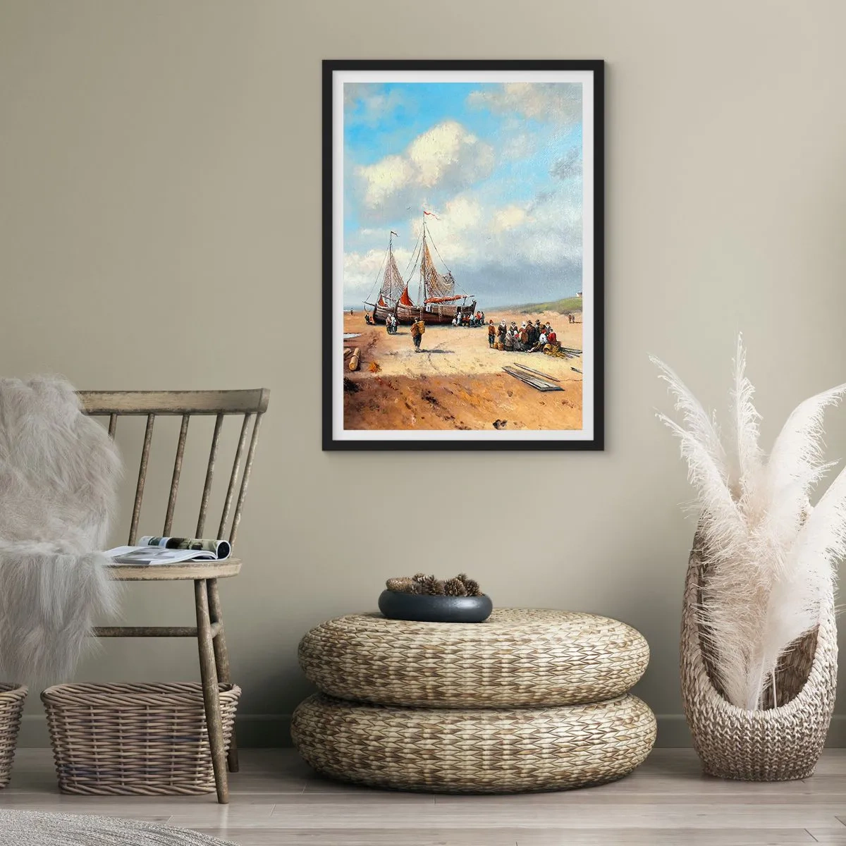 Plakát v černém rámu - Tradiční rybářské lodě a rybáři na písečné pláži - 50x70cm - Po úspěšném rybolovu - Moderní nástěnná dekorace do obývacího pokoje a ložnice ARTTOR