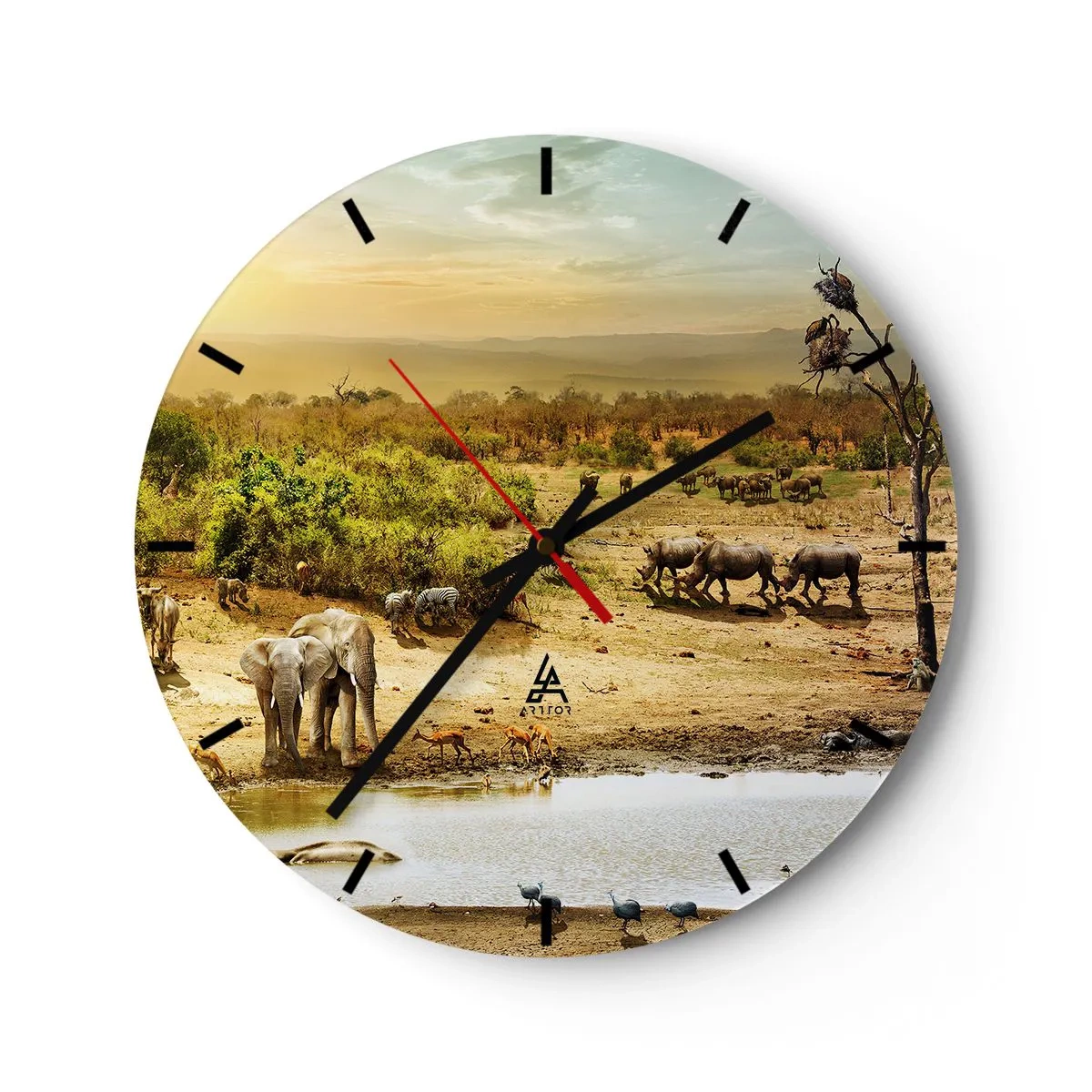 Nástěnné hodiny - Savana s divokými zvířaty u napajedla při západu slunce - 30x30cm - „Z ráje opět pramenila řeka…“ - Moderní nástěnná dekorace do obývacího pokoje, kuchyně a ložnice ARTTOR