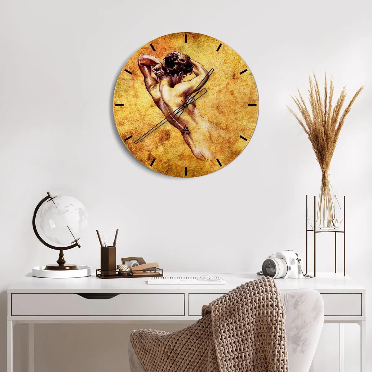 Nástěnné hodiny - Umělecký motiv ženské siluety na pozadí ve zlatých odstínech. - 30x30cm - Odhalené, ale stále tajemství - Moderní nástěnná dekorace do obývacího pokoje, kuchyně a ložnice ARTTOR