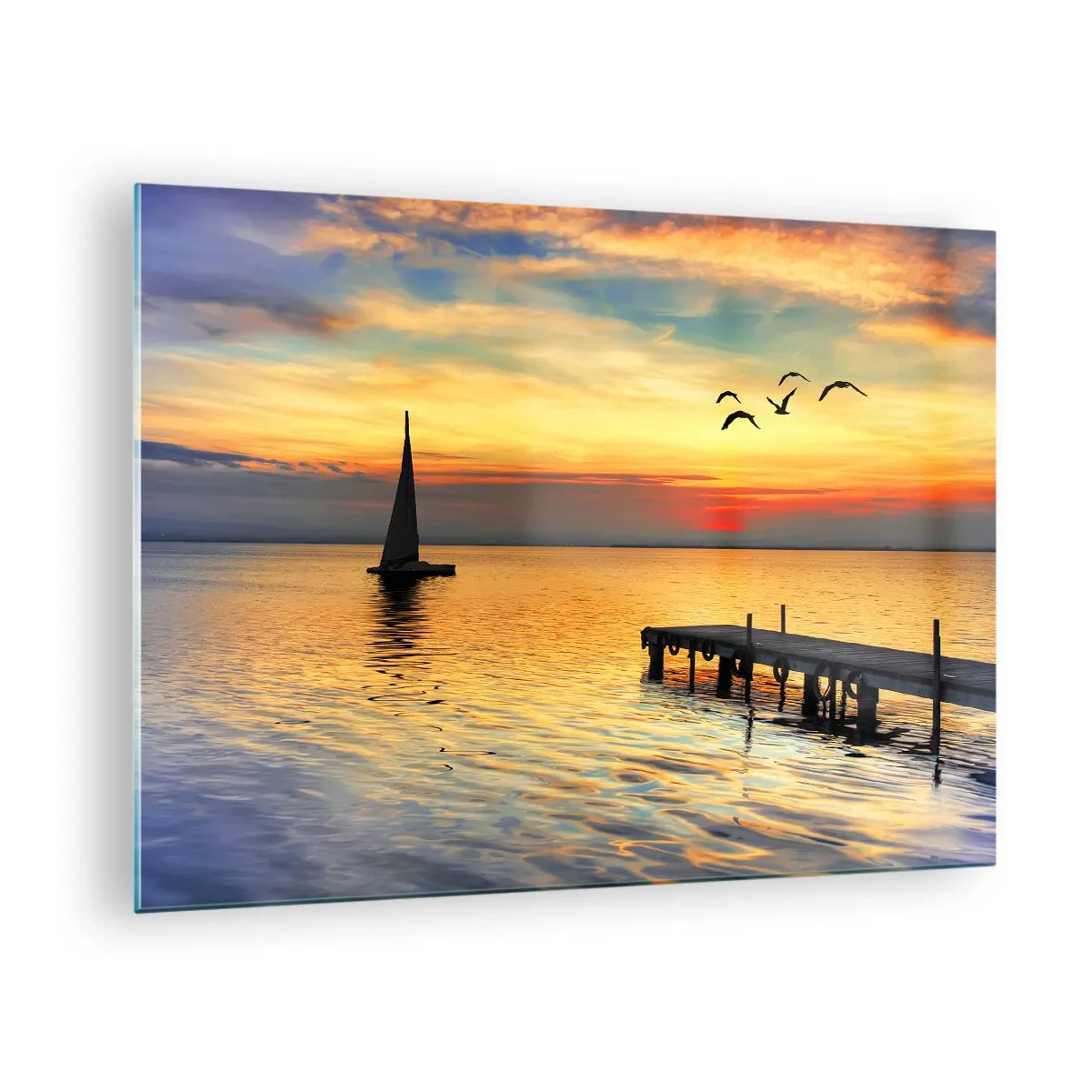 Obraz na skle - Plachetnice a molo při západu slunce na klidném jezeře - 70x50cm - Večerní návraty - Moderní nástěnná dekorace do obývacího pokoje a ložnice ARTTOR