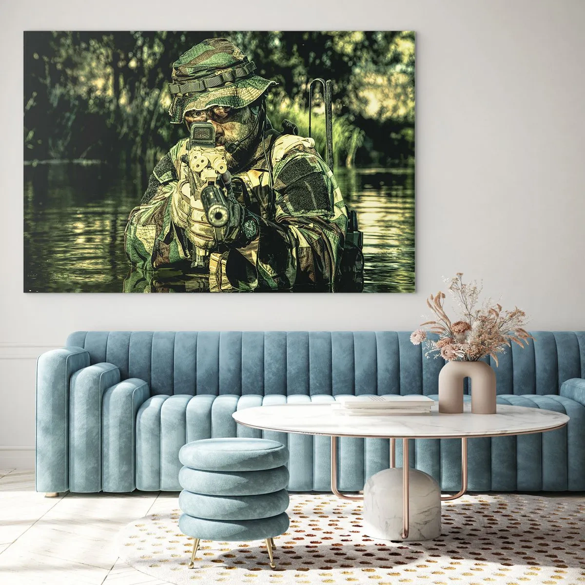 Obraz na skle - Voják v plné kamufláži míří přes hledí ve vodním prostředí. - 70x50cm - Nejlepší z nejlepších - Moderní nástěnná dekorace do obývacího pokoje a ložnice ARTTOR
