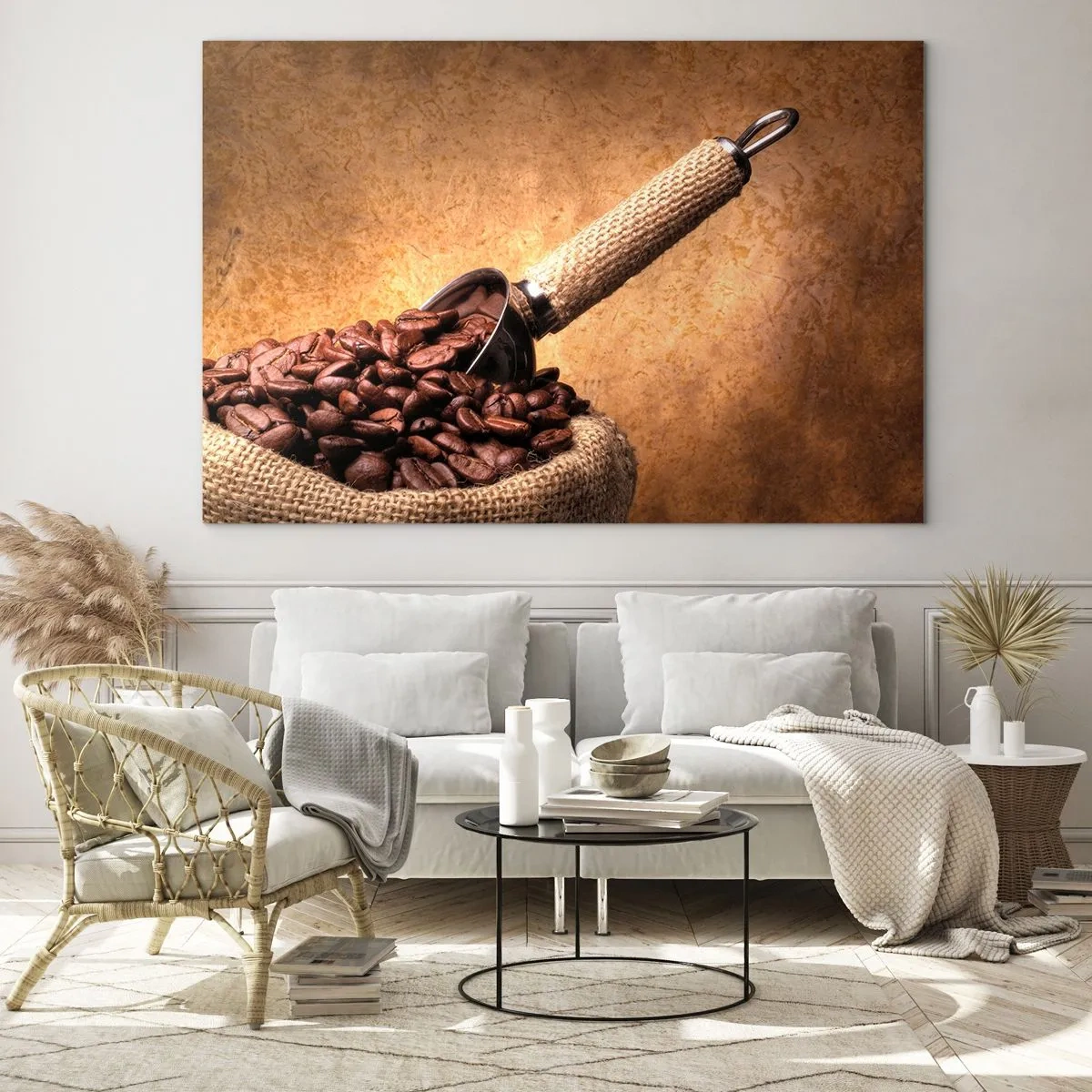 Obraz na skle - Kávová zrna v jutovém sáčku s kovovou odměrkou - 70x50cm - U zdroje chuti - Moderní nástěnná dekorace do obývacího pokoje a ložnice ARTTOR