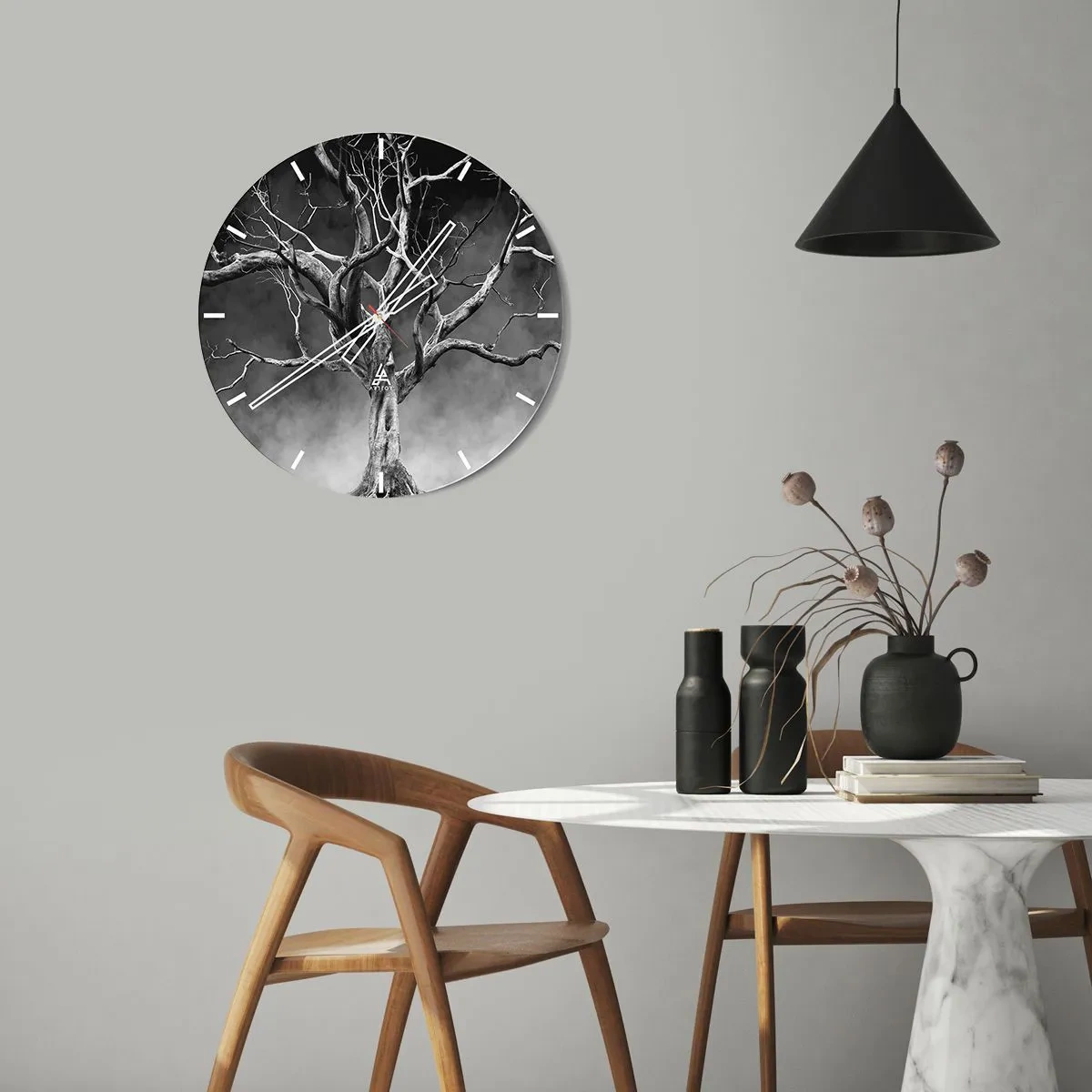 Nástěnné hodiny - Suchý strom na pozadí temných mraků v monochromatických tónech - 30x30cm - Původní a svaté - Moderní nástěnná dekorace do obývacího pokoje, kuchyně a ložnice ARTTOR