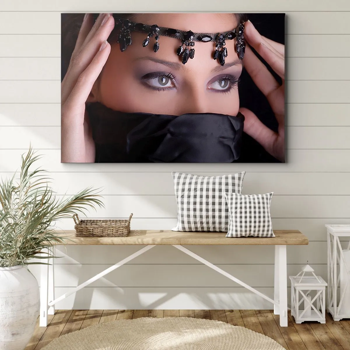 Obraz na plátně - Portrét ženy s ozdobnými šperky na černém pozadí - 70x50cm - Orientální svůdné tajemství - Moderní nástěnná dekorace do obývacího pokoje a ložnice ARTTOR